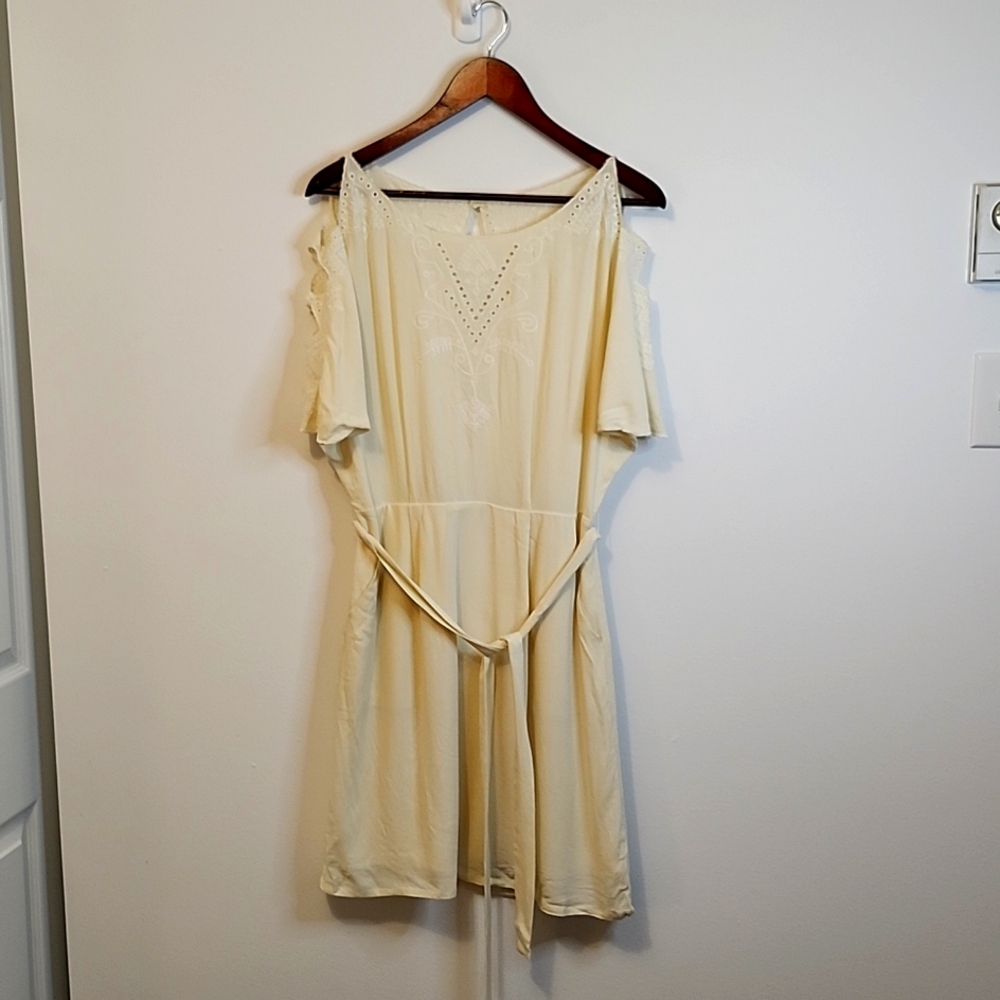 NWOT Lakefield & Co cream cutout open back tie belt dress size M